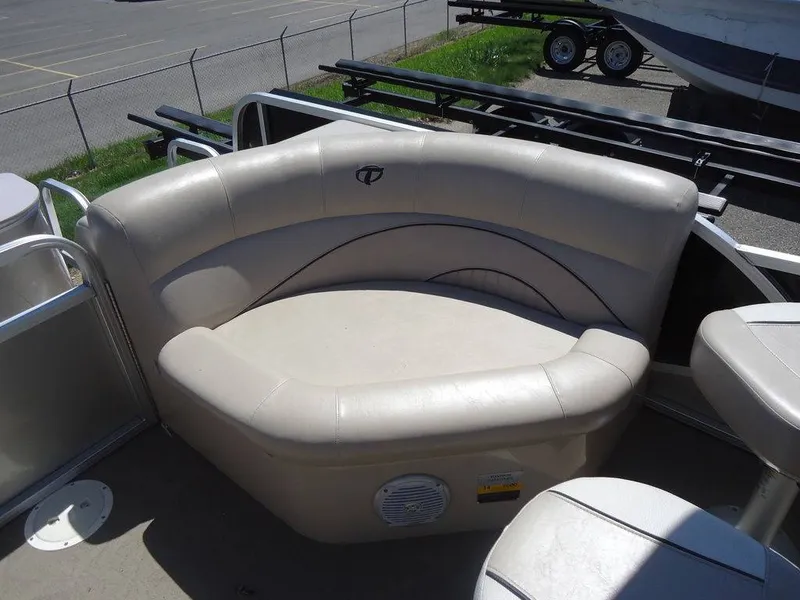 Slide: The Image of Tahoe Pontoons Cascade Entertainer 2013 - 6