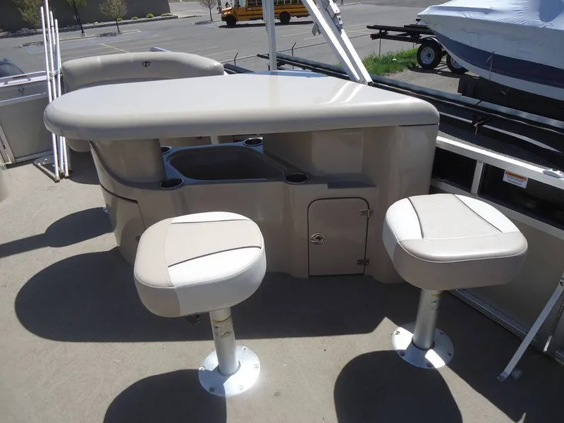 Slide: The Image of Tahoe Pontoons Cascade Entertainer 2013 - 4