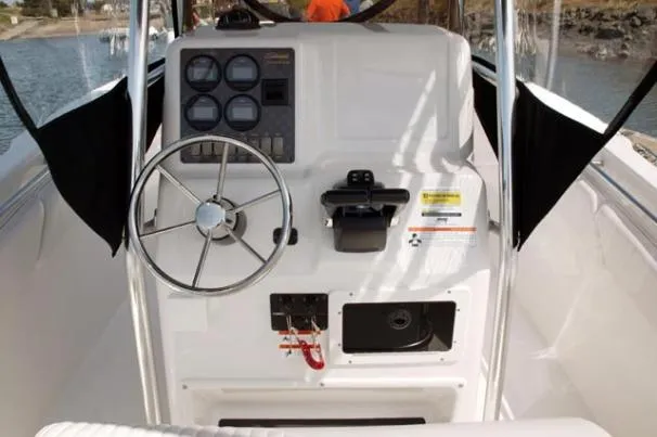 Slide: The Image of Seaswirl 2601 Center Console O/B 2008 - 6