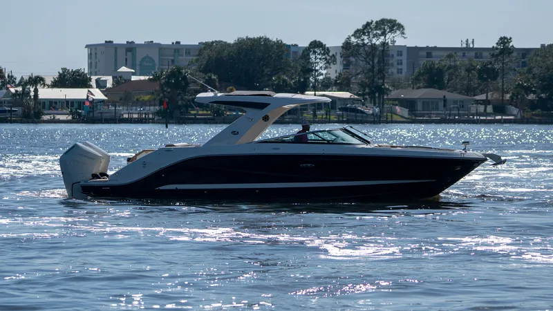 The Image of Sea Ray SLX 310 Outboard 2027 - 0