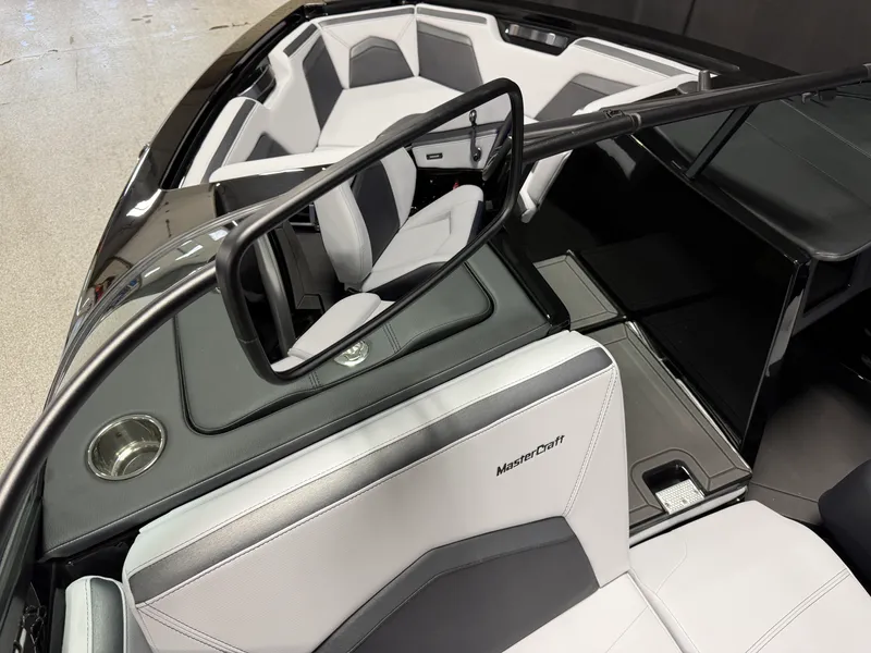 Slide: The Image of Mastercraft PROSTAR 2027 - 18
