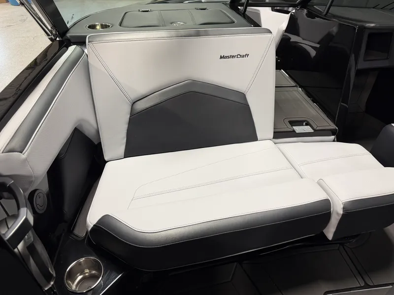 Slide: The Image of Mastercraft PROSTAR 2027 - 16