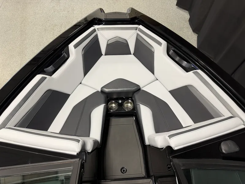 Slide: The Image of Mastercraft PROSTAR 2027 - 27