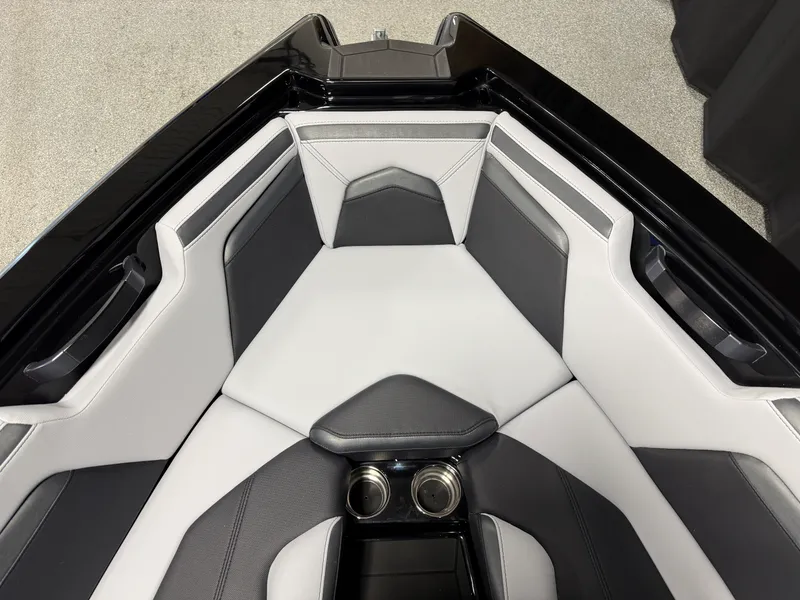 Slide: The Image of Mastercraft PROSTAR 2027 - 31