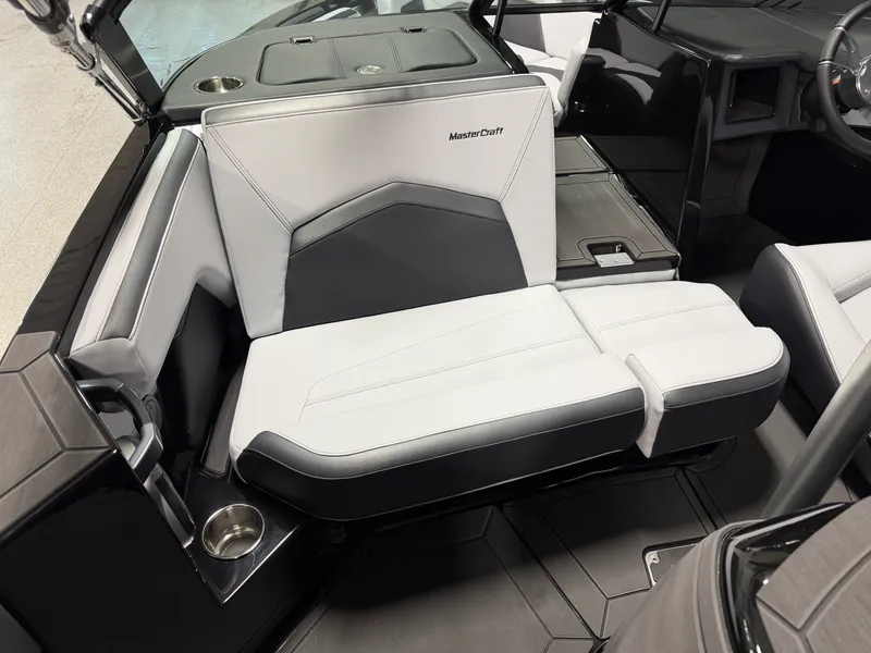 Slide: The Image of Mastercraft PROSTAR 2027 - 14
