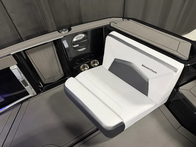 Slide: The Image of Mastercraft PROSTAR 2027 - 6