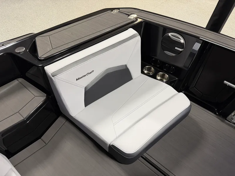 Slide: The Image of Mastercraft PROSTAR 2027 - 8