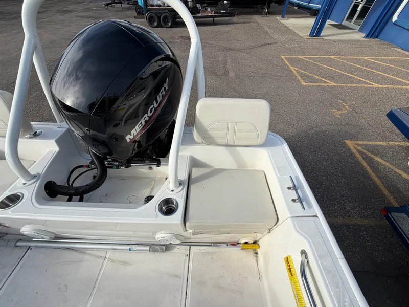 Slide: The Image of Boston Whaler 19 MTK 2026 - 9