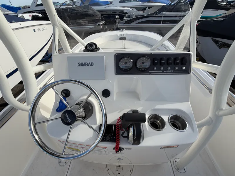 Slide: The Image of Boston Whaler 19 MTK 2026 - 15