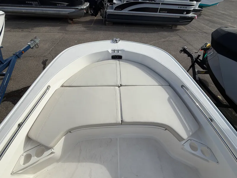 Slide: The Image of Boston Whaler 19 MTK 2026 - 19