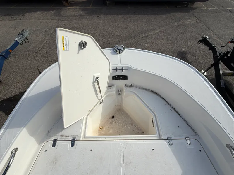 Slide: The Image of Boston Whaler 19 MTK 2026 - 20