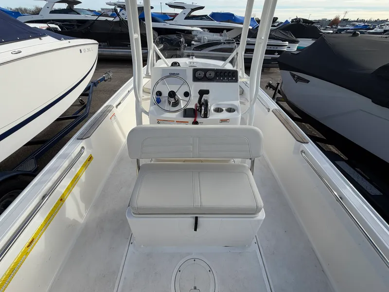 Slide: The Image of Boston Whaler 19 MTK 2026 - 10