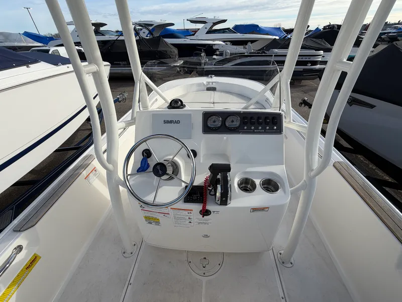 Slide: The Image of Boston Whaler 19 MTK 2026 - 13