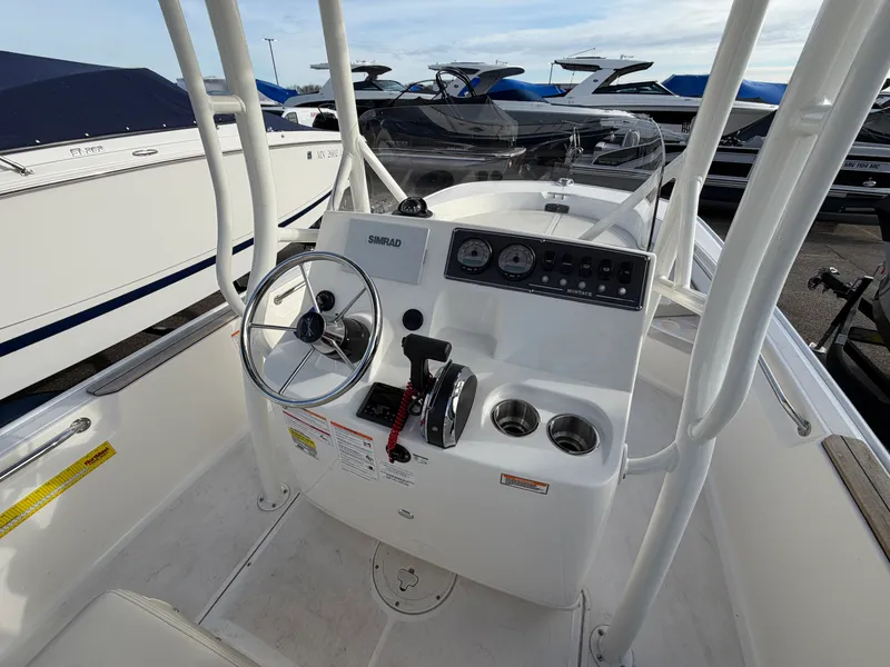 Slide: The Image of Boston Whaler 19 MTK 2026 - 14