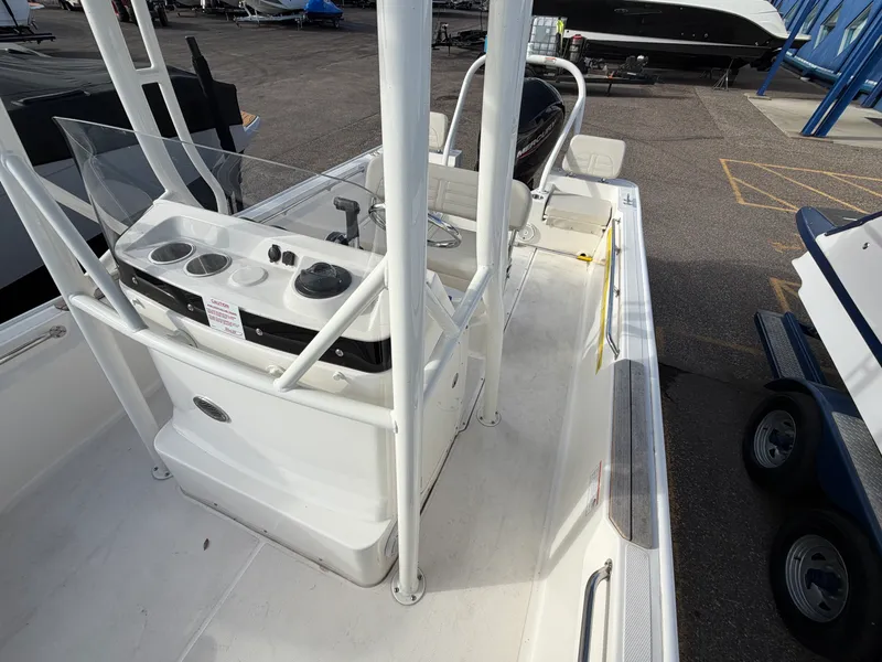 Slide: The Image of Boston Whaler 19 MTK 2026 - 22