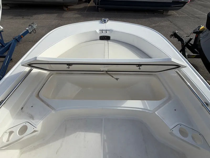 Slide: The Image of Boston Whaler 19 MTK 2026 - 21