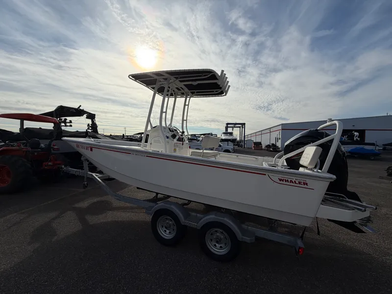 Slide: The Image of Boston Whaler 19 MTK 2026 - 5