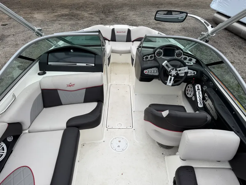 Slide: The Image of Mastercraft X25 2010 - 9