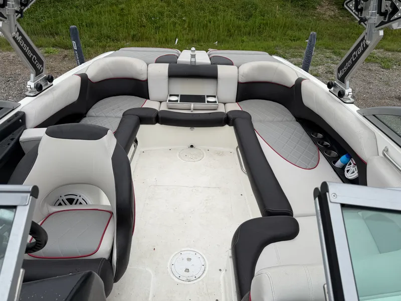 Slide: The Image of Mastercraft X25 2010 - 12