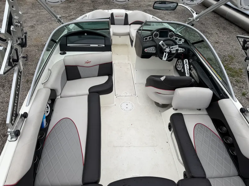 Slide: The Image of Mastercraft X25 2010 - 13