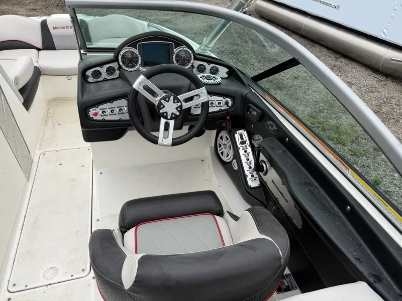 Slide: The Image of Mastercraft X25 2010 - 10