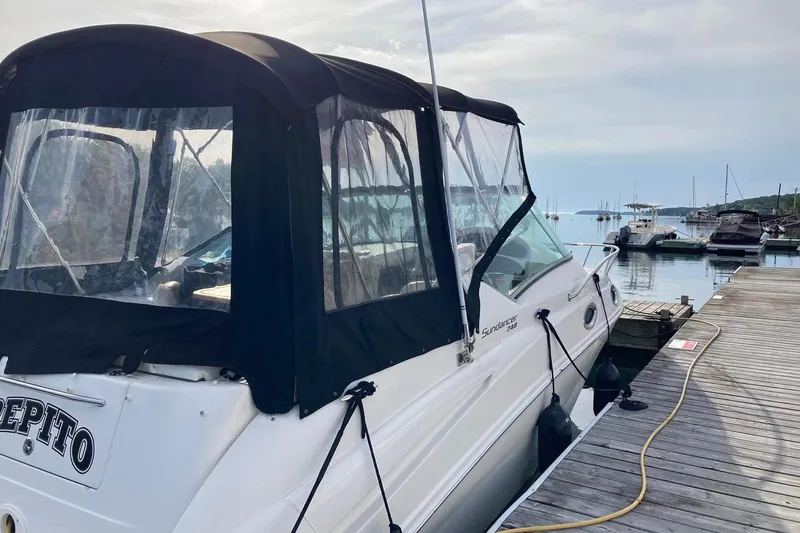 Slide: The Image of Sea Ray 240 Sundancer 2010 - 3