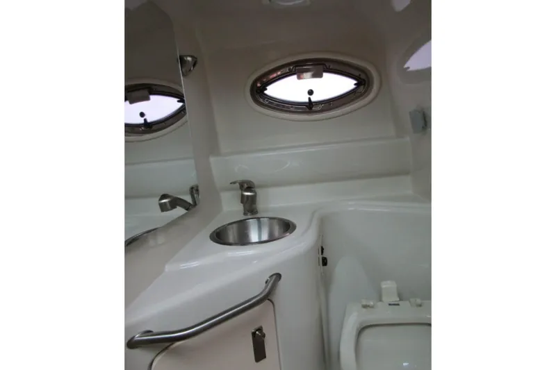 Slide: The Image of Sea Ray 240 Sundancer 2010 - 8