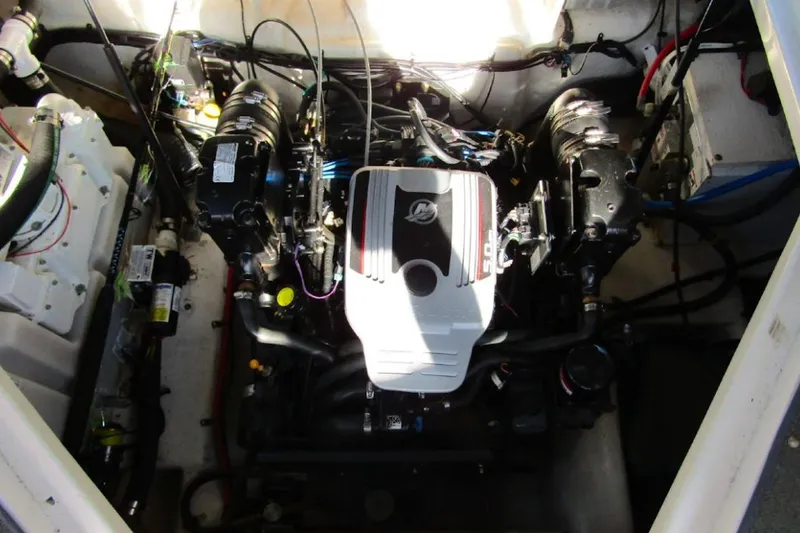 Slide: The Image of Sea Ray 240 Sundancer 2010 - 9