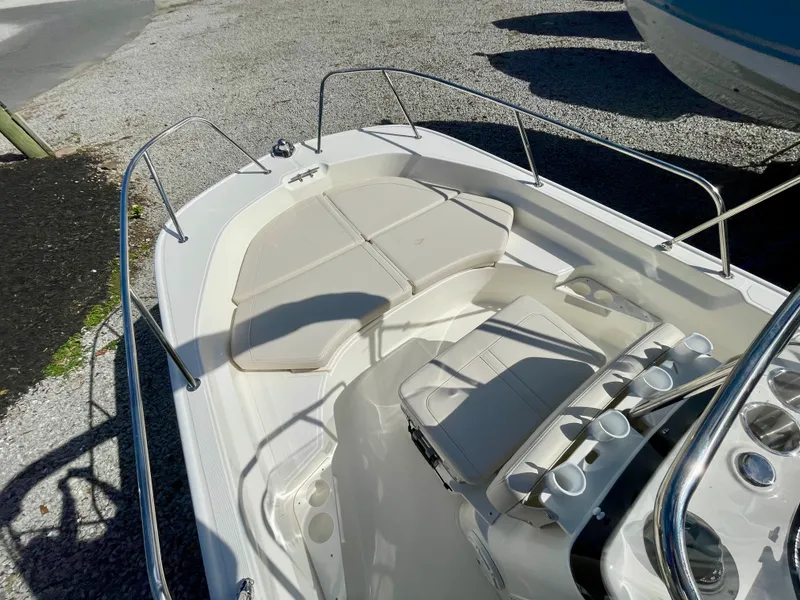 Slide: The Image of Boston Whaler 170 Montauk 2026 - 10