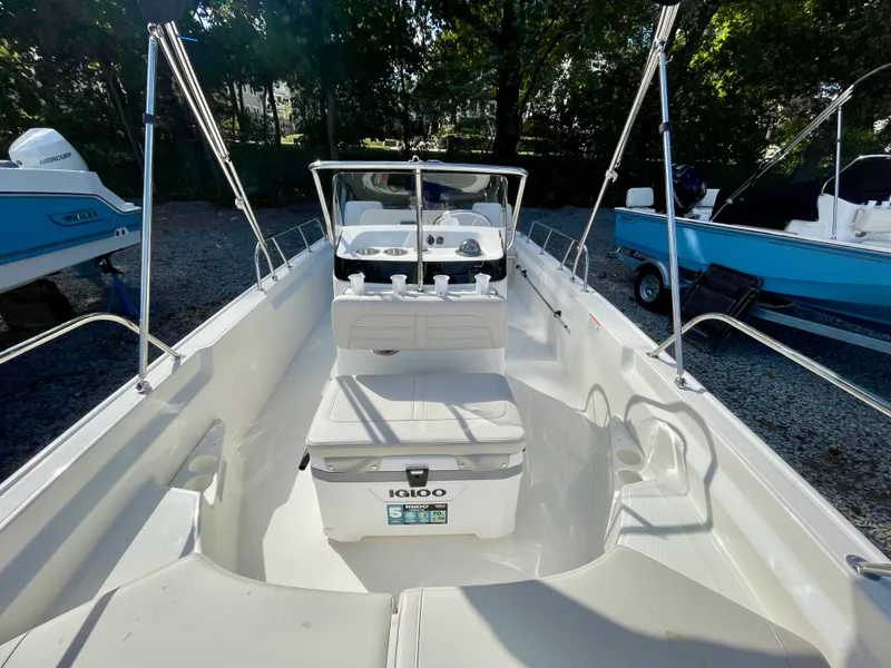 Slide: The Image of Boston Whaler 170 Montauk 2026 - 12