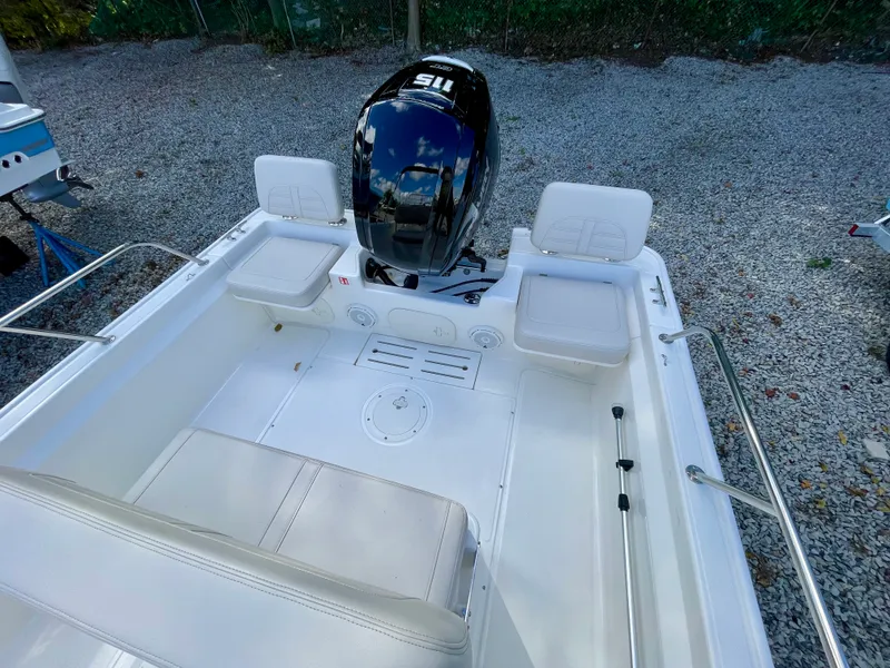 Slide: The Image of Boston Whaler 170 Montauk 2026 - 4
