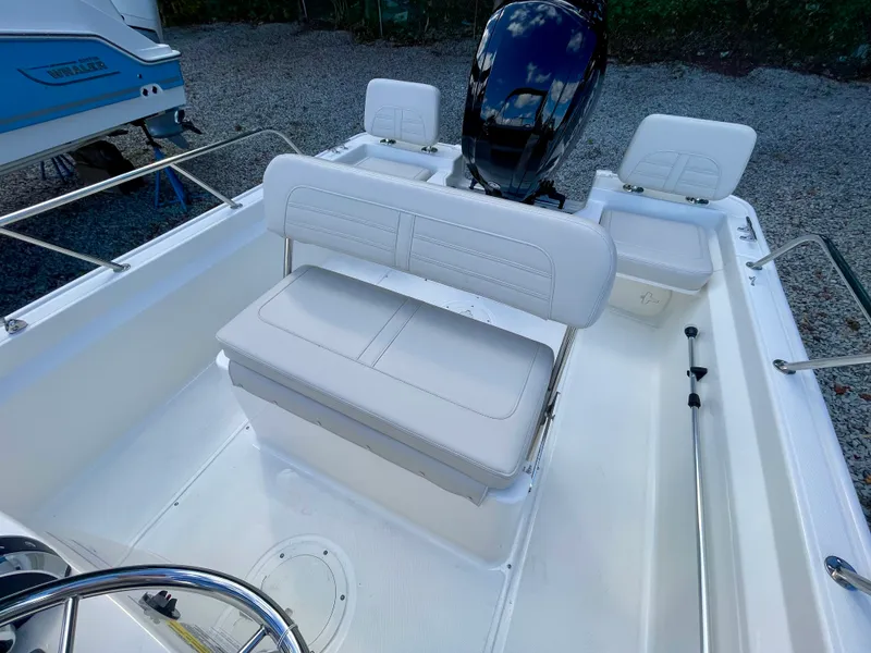 Slide: The Image of Boston Whaler 170 Montauk 2026 - 6