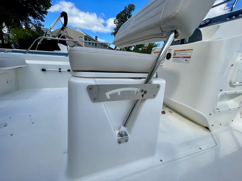 Slide: The Image of Boston Whaler 170 Montauk 2026 - 7