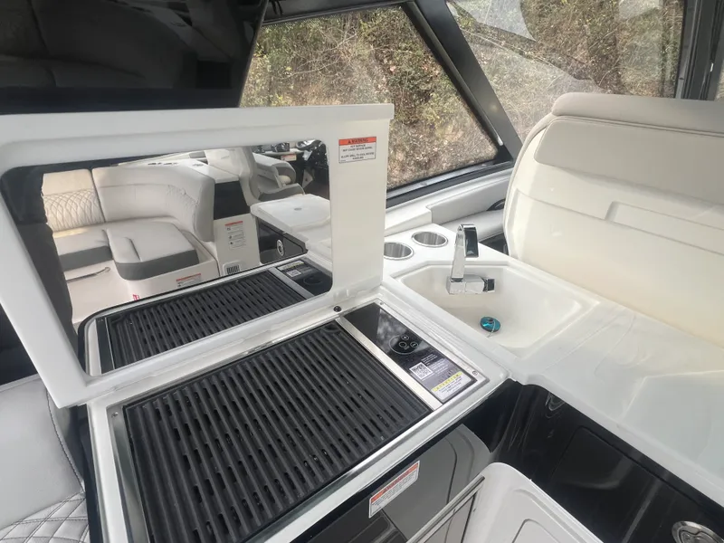 Slide: The Image of Sea Ray Sundancer 370 2026 - 10