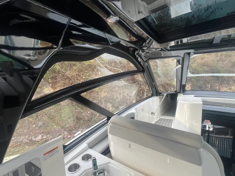 Slide: The Image of Sea Ray Sundancer 370 2026 - 11