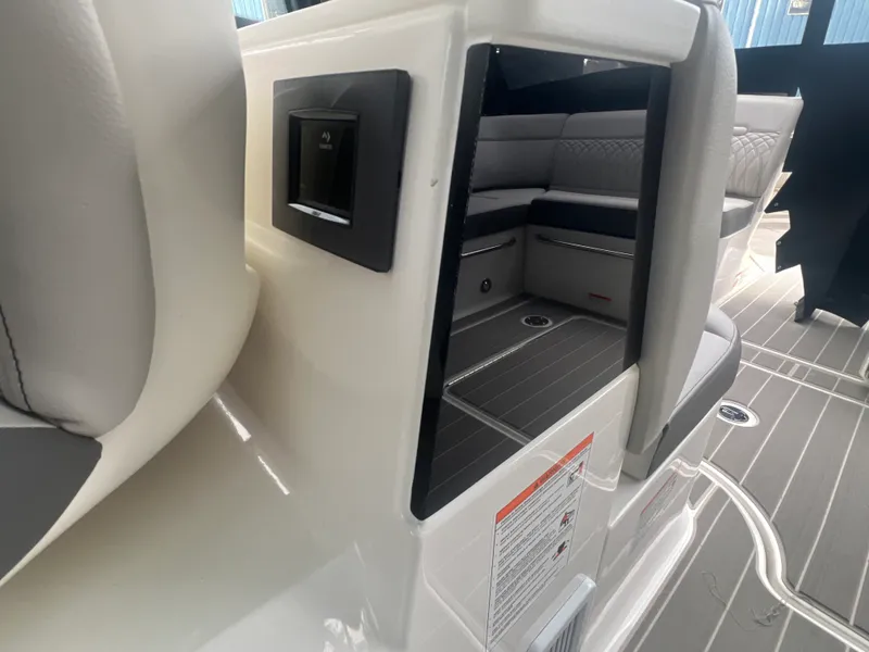 Slide: The Image of Sea Ray Sundancer 370 2026 - 12