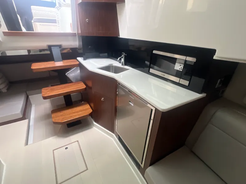 Slide: The Image of Sea Ray Sundancer 370 2026 - 15