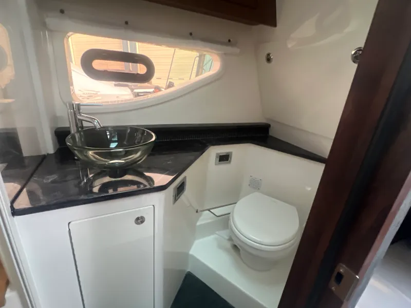 Slide: The Image of Sea Ray Sundancer 370 2026 - 18