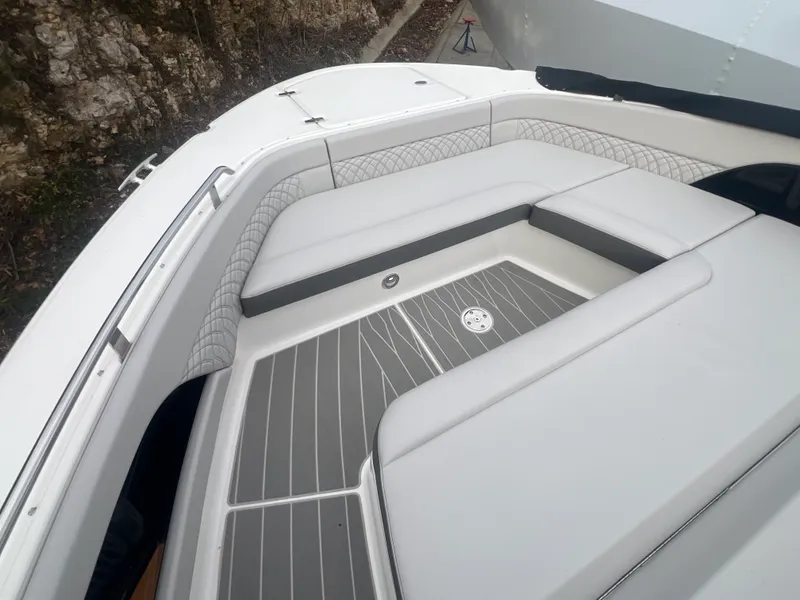 Slide: The Image of Sea Ray Sundancer 370 2026 - 20