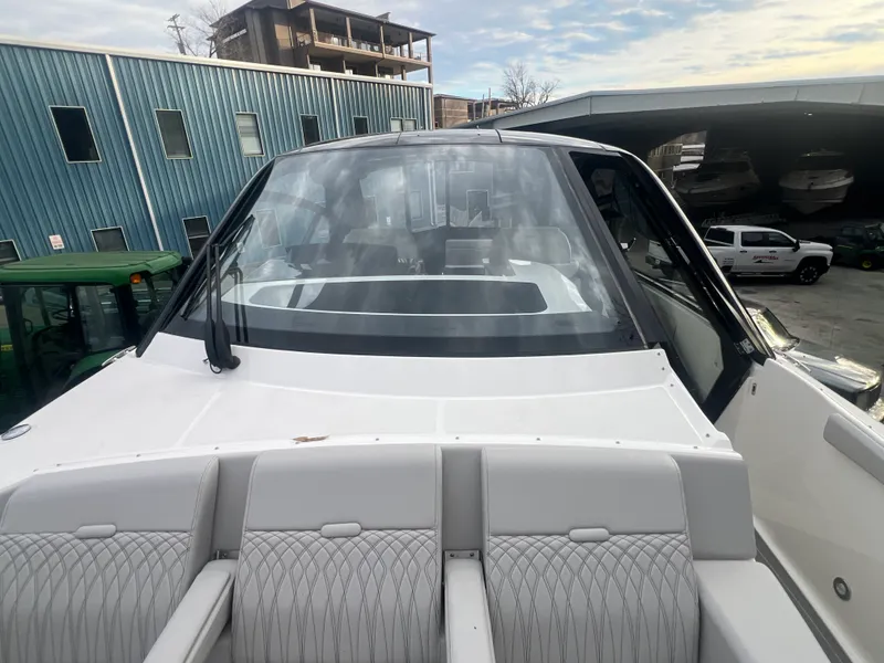 Slide: The Image of Sea Ray Sundancer 370 2026 - 22