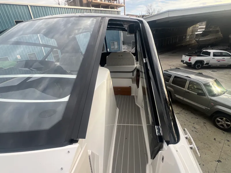 Slide: The Image of Sea Ray Sundancer 370 2026 - 24