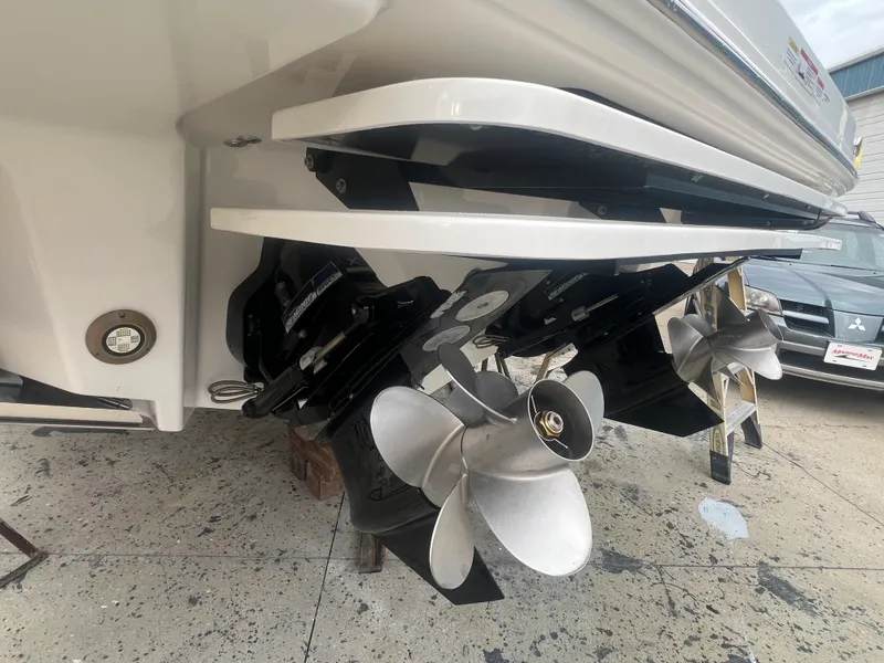 Slide: The Image of Sea Ray Sundancer 370 2026 - 3