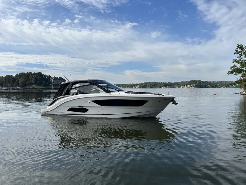 Slide: The Image of Sea Ray Sundancer 370 2026 - 5