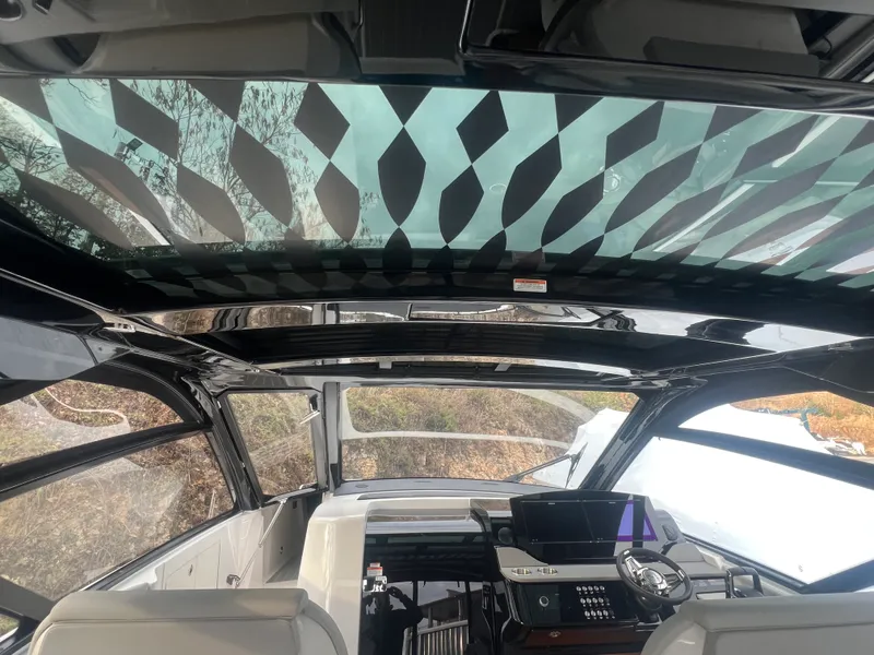 Slide: The Image of Sea Ray Sundancer 370 2026 - 6