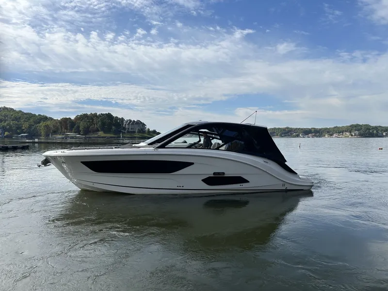 The Image of Sea Ray Sundancer 370 2026 - 0