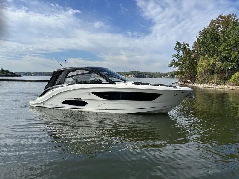 Slide: The Image of Sea Ray Sundancer 370 2026 - 4