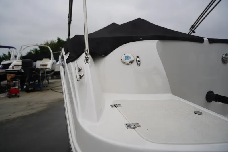 Slide: The Image of Hurricane 2200 Sundeck Sport 2013 - 9