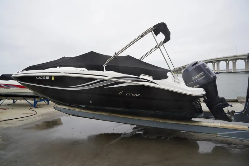 Slide: The Image of Hurricane 2200 Sundeck Sport 2013 - 10