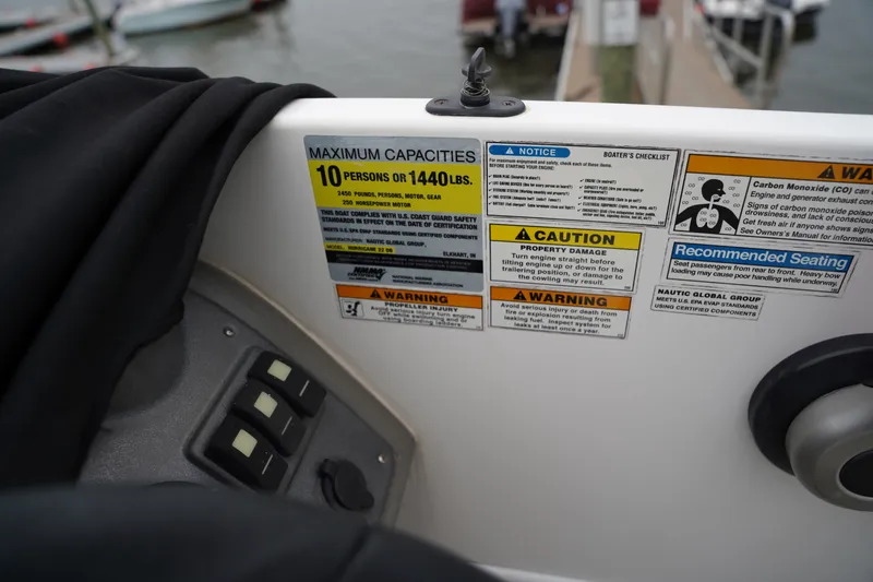 Slide: The Image of Hurricane 2200 Sundeck Sport 2013 - 33