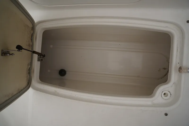 Slide: The Image of Hurricane 2200 Sundeck Sport 2013 - 17